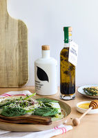 Pineut vinaigrette | bottle | Italian herbs